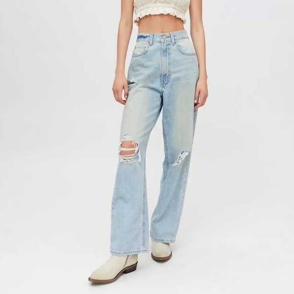 NWT UO Baggy High Rise Vintage Ripped Jeans - Picture 1 of 5